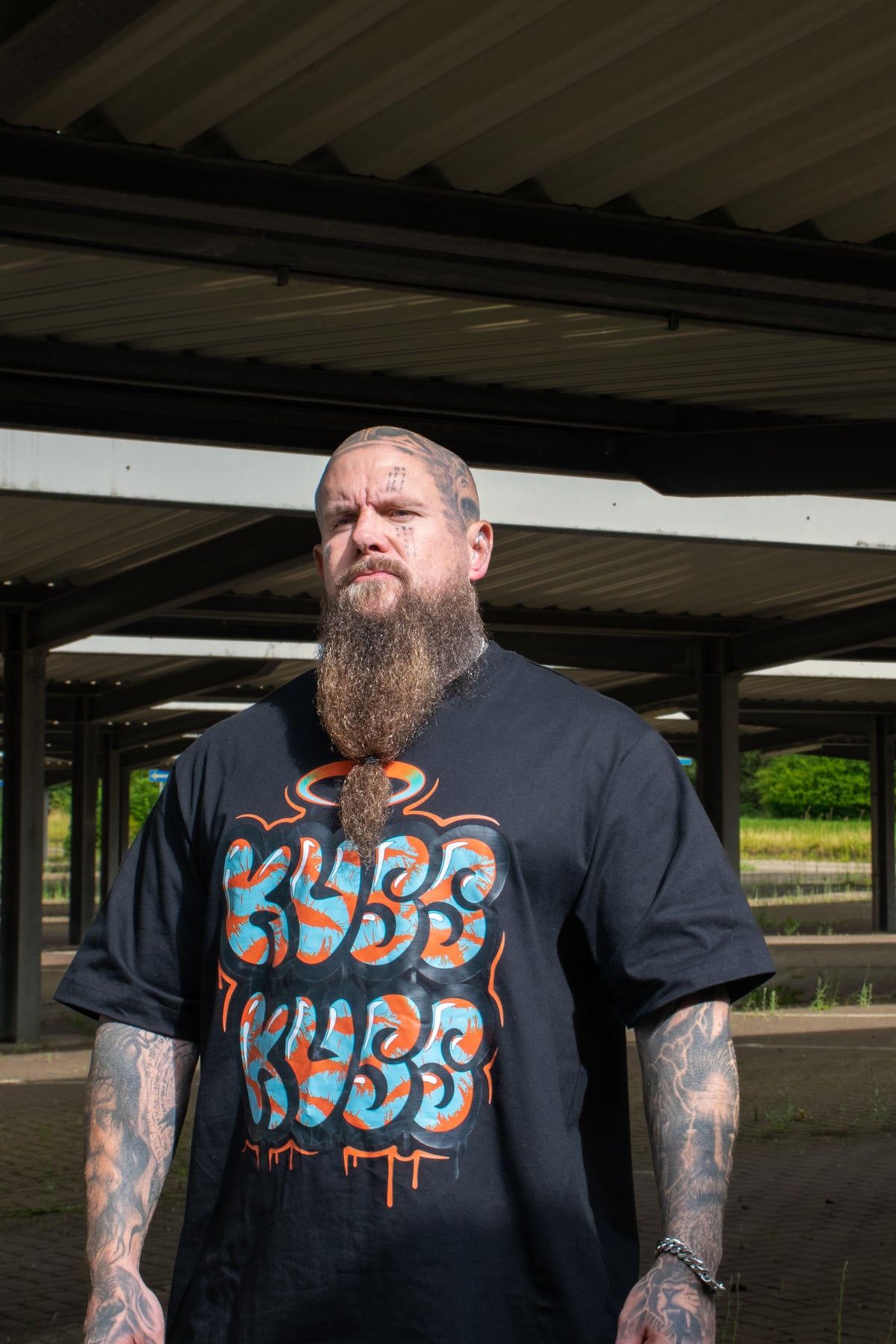 ANDY KISTER KUSS KUSS TEE