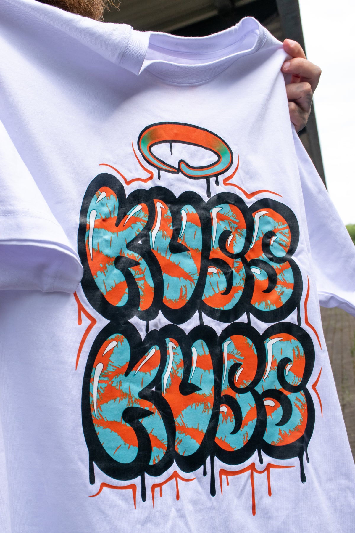 ANDY KISTER KUSS KUSS TEE
